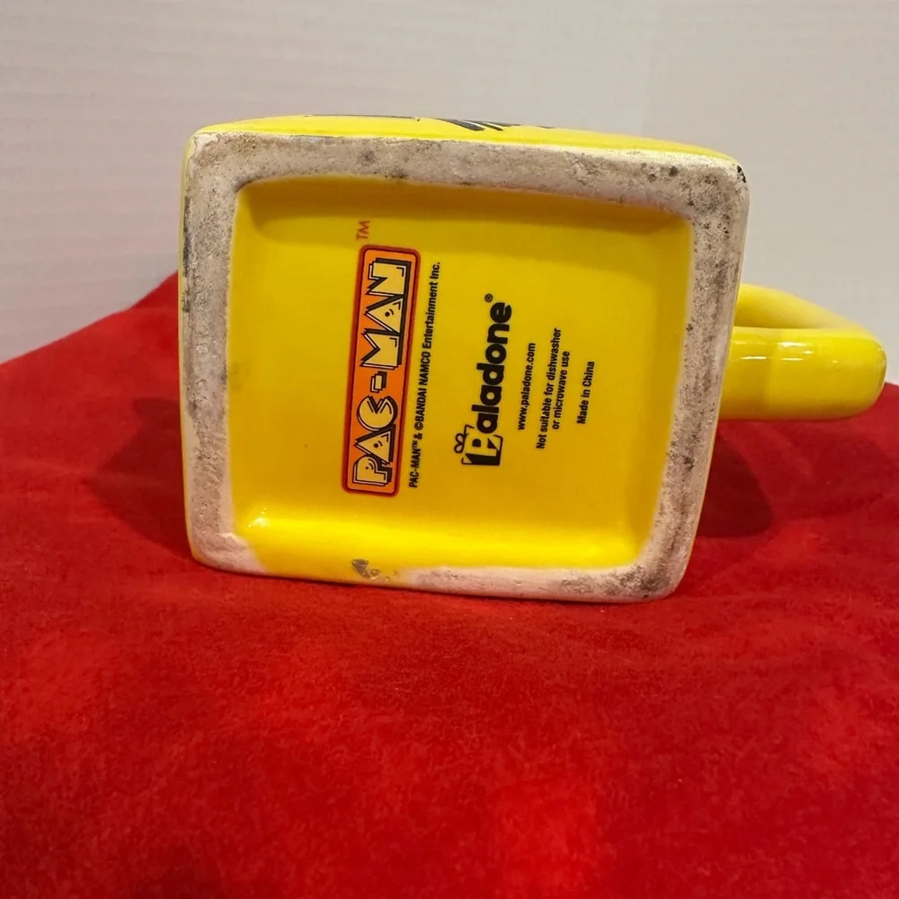 PAC MAN Vintage Video Arcade Game Shaped Ceramic Coffee Mug chipped as shown
